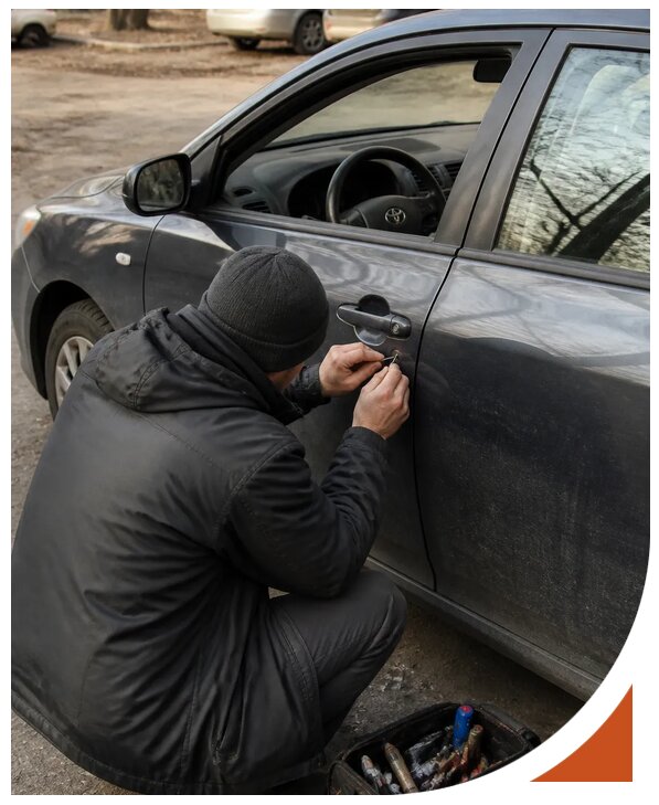 Профессиональное вскрытие автомобиля Тойота без повреждений в Дивногорске